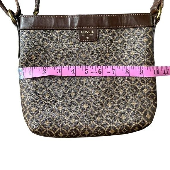 Fossil Issue Number 1954 Women’s Brown and Tan Crossbody Adjustable Strap Purse - Picture 11 of 11